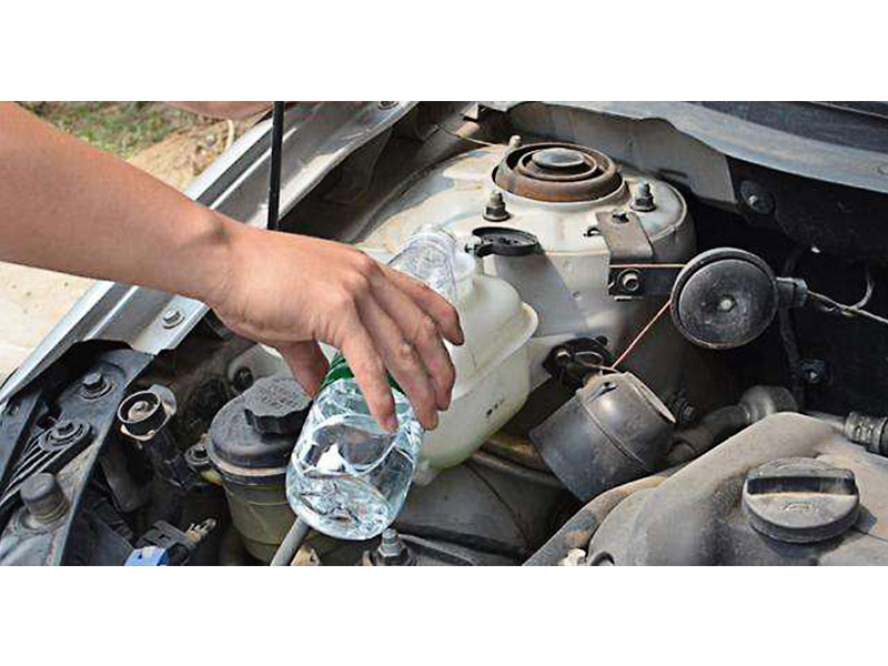 汽車(chē)送水救援