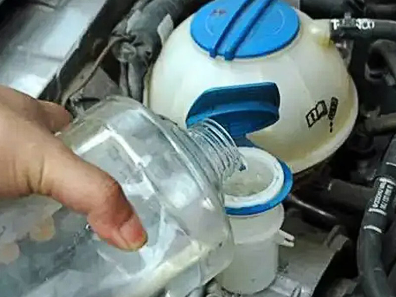 汽車(chē)送水救援