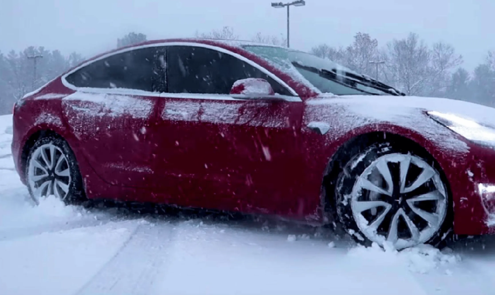 汽車救援幫您解答在冬天車啟動(dòng)汽車注意事項(xiàng)