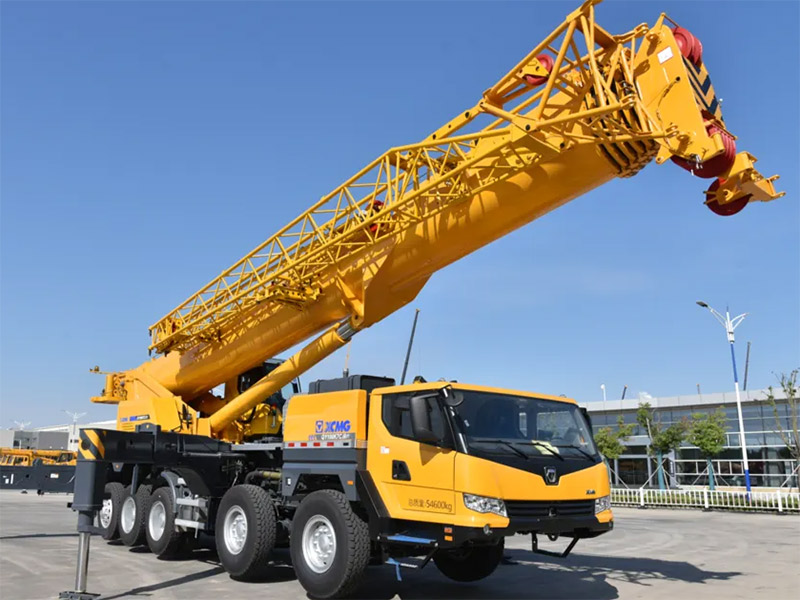 大型隨車起重機(jī)