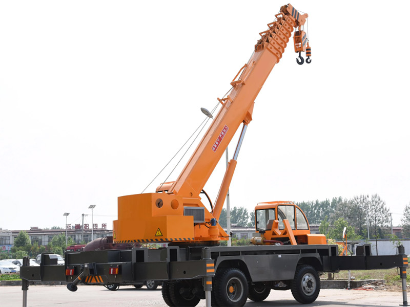 大型隨車起重機(jī)